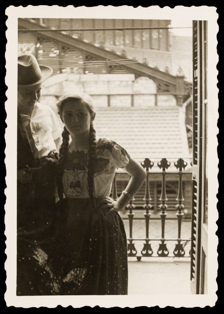 Retrat d'un nen i una nena al balcó